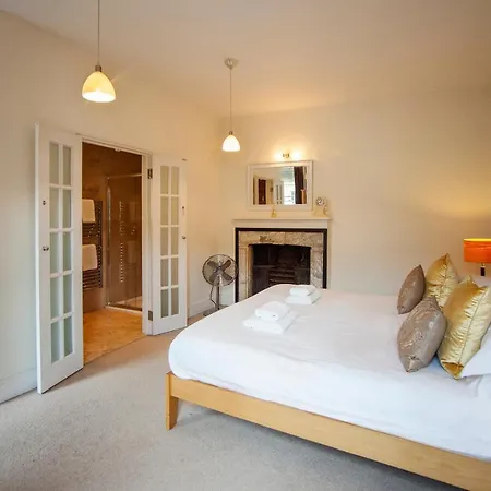 Stunning Spacious Central Apartment Near Parade Gardens Bath Exterior photo